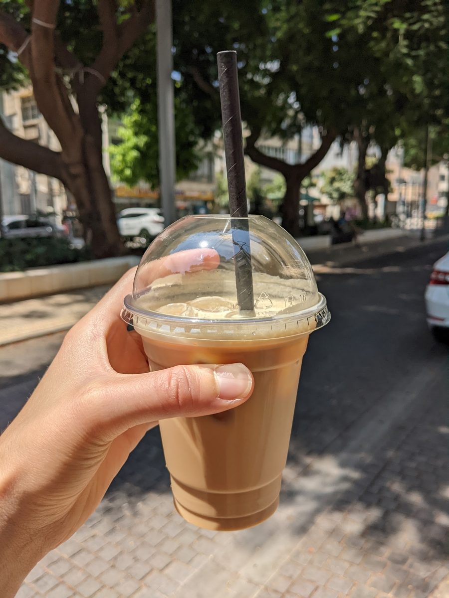 קפה קר בכוס לדרך